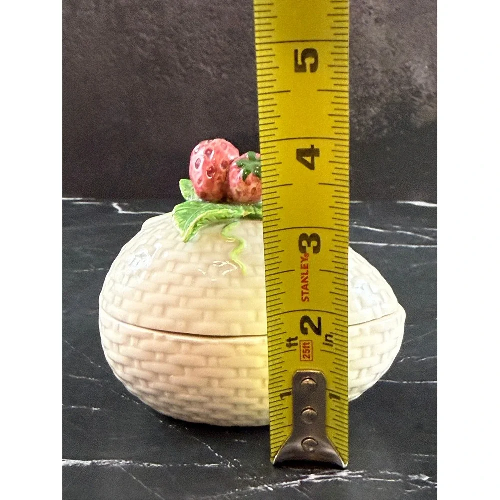 VTG 1982 Fitz and Floyd Ceramic Basketweave Egg Trinket Box 3D Strawberries